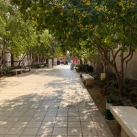 รูปภาพถ่ายที่ The American University in Cairo (AUC) โดย Amani . เมื่อ 9/8/2022