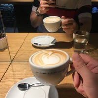 Foto tirada no(a) Eli&amp;#39;s Caffe por 영태 서. em 6/8/2018