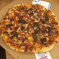 Photo taken at Domino&amp;#39;s Pizza by G Ü R S E L on 9/22/2020