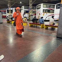 Photo taken at Majestic / Kempegowda Bus Stand by Navaneeth M. on 1/12/2022