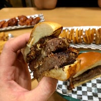 Foto diambil di The Burger Point oleh Andy S. pada 12/22/2019