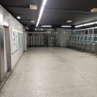 Photo taken at Salle d&amp;#39;Échange La Défense RER-Métro-SNCF by August1n on 12/21/2024