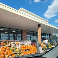 Photo taken at Collingswood Farmer&amp;#39;s Market by shanemichael D. on 9/17/2022