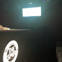 Foto tomada en The Spot Karaoke &amp;amp; Lounge  por Ho Jung J. el 3/16/2018