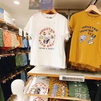 Photo taken at UNIQLO by Shinji I. on 6/9/2021