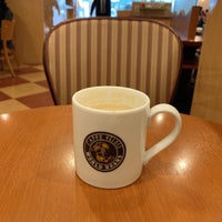 Photo taken at Caffè Veloce by Shinji I. on 11/21/2019