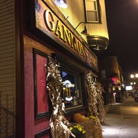 รูปภาพถ่ายที่ Gannon&amp;#39;s Pub โดย Alex P. เมื่อ 11/2/2015