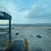 Photo taken at Taipei Songshan Airport (TSA) by Seb 🇫🇷🇨🇳 on 4/15/2024