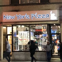 Das Foto wurde bei New York Pizza - Theater District von Dan B. am 12/10/2017 aufgenommen