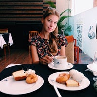 Photo taken at CAFÉ 14, Long Beach Hotel by Maria U. on 9/6/2014