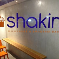 Photo taken at Shakin&amp;#39; Milkshake and Smoothie Bar by Juan D. on 7/15/2013