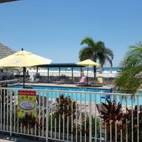 Foto scattata a Plaza Beach Hotel - Beachfront Resort da Simon A. il 5/24/2016