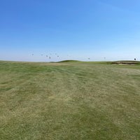รูปภาพถ่ายที่ Monarch Bay Golf Club โดย Chris K. เมื่อ 8/30/2021