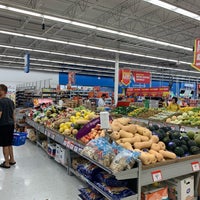 รูปภาพถ่ายที่ Walmart Supercentre โดย Betty C. เมื่อ 8/17/2019