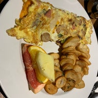 Photo taken at Eggspectation by Betty C. on 9/28/2019