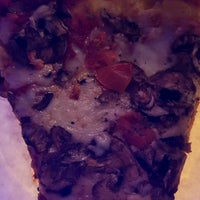 Foto tirada no(a) Marcello&amp;#39;s Pizza por Eunju T. em 2/5/2022