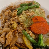 Photo taken at Manora&amp;#39;s Thai Cuisine by Eunju T. on 3/2/2023