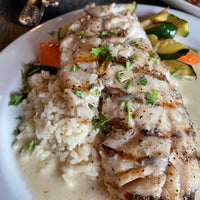 Foto scattata a Alamo Square Seafood Grill da Eunju T. il 7/21/2022