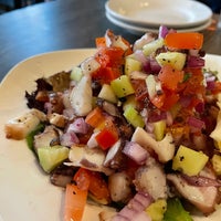 Foto scattata a Alamo Square Seafood Grill da Eunju T. il 6/12/2022