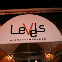 Foto tomada en Levels - Ultrabar and Lounge  por Sarah C. el 3/8/2014