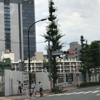 Photo taken at 御殿山小学校前交差点 by Canariens on 7/18/2019