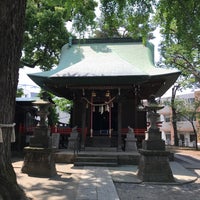 Photo taken at 野沢稲荷神社 by Canariens on 5/1/2018