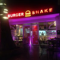 Foto scattata a Burger Shake da Omar G. il 7/26/2014