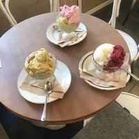 Photo taken at Café La Crème by Daniella G. on 7/8/2018