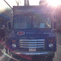 Das Foto wurde bei Delta Nonstop NYC Food Truck von William A. am 12/5/2012 aufgenommen