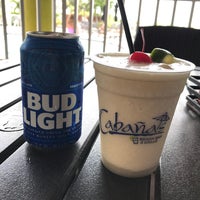 รูปภาพถ่ายที่ Cabaña&amp;#39;s Beach Bar &amp;amp; Grill โดย Katie M. เมื่อ 10/6/2017