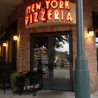Foto tirada no(a) Russo New York Pizzeria por Richard O. em 4/17/2013