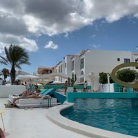 Foto scattata a Santos Ibiza Suites da 🕞 il 8/28/2019