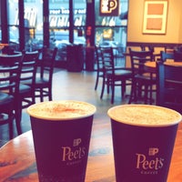 Foto diambil di Peet&amp;#39;s Coffee &amp;amp; Tea oleh Nawaf pada 4/28/2019