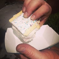 4/27/2014にShannon O.がTootsie Ice Creamで撮った写真