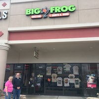 3/2/2018 tarihinde Big Frog Custom T-Shirts &amp;amp; More of NW Houstonziyaretçi tarafından Big Frog Custom T-Shirts &amp;amp; More of NW Houston'de çekilen fotoğraf