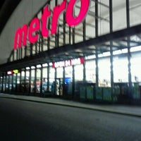 Foto tirada no(a) Metro por Robin C. em 10/5/2012