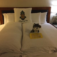 Das Foto wurde bei Watertown Hotel von Dot Z. am 9/1/2017 aufgenommen