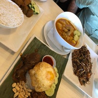 Снимок сделан в Malay Malay Malaysian Restaurant пользователем Dot Z. 9/16/2018