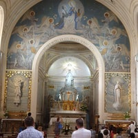 Photo taken at Chapelle Notre-Dame de la Médaille Miraculeuse by Ethan K. on 8/5/2019