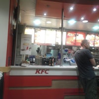 Снимок сделан в KFC пользователем FzaN A. 12/27/2012
