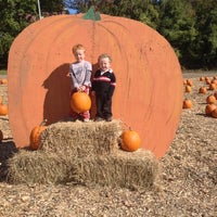 รูปภาพถ่ายที่ Eden Farms Nursery &amp;amp; Garden Center โดย Robert B. เมื่อ 9/29/2013