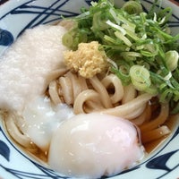Photo taken at 丸亀製麺 松山六軒家店 by ましろ 。. on 5/22/2019