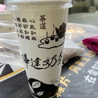 Photo taken at 樺達奶茶 Huada Milk Tea by Willa H. on 3/23/2021