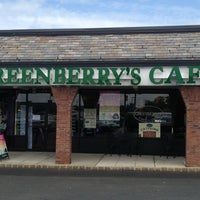 Das Foto wurde bei Greenberry&amp;#39;s Cafe von Joshua am 7/21/2013 aufgenommen