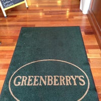 รูปภาพถ่ายที่ Greenberry&#39;s Cafe โดย Joshua เมื่อ 7/21/2013