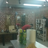 4/19/2016 tarihinde Alexandr A.ziyaretçi tarafından Yuppie Barbershop. Мужские стрижки'de çekilen fotoğraf