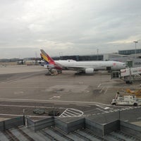 Photo taken at Asiana Airlines Flight OZ522 LHR-ICN by Iwao H. on 6/28/2013