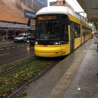 Photo taken at H Grünberger Straße / Warschauer Straße by Casi on 10/11/2016