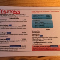 Das Foto wurde bei Yaletown Burgers &amp;amp; Bar von JJ A. am 3/13/2017 aufgenommen