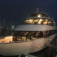 Foto tomada en Yacht StarShip Dining Cruises  por ConsultantLifer el 6/14/2017